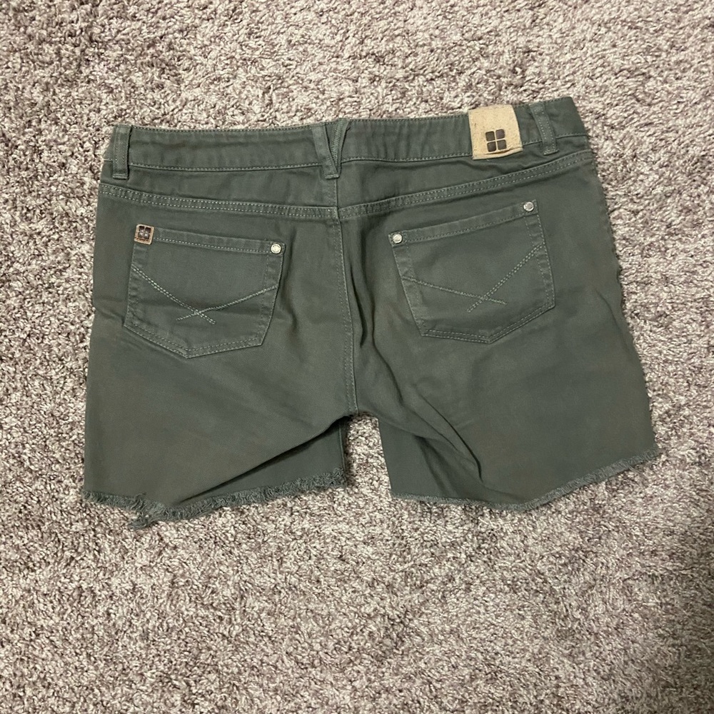 Insight Shorts - Picture 2 of 2